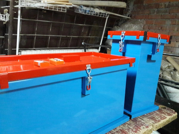 Горизонтальный герметичный специализированный контейнер для сбора, хранения,  транспортировки отработанных ртутьсодержащих ламп: ЛБ 20, ЛБ 40, ДРЛ, ГСК 1550, 1250х600х400 мм (3 секции)